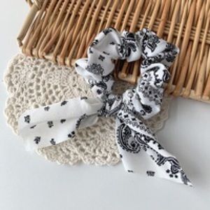 White bandana print scrunchie new without tags